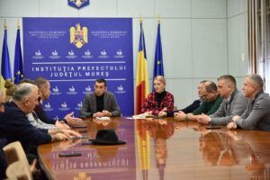 Întâlnire a fermierilor revoltați cu prefectul județului Mureș. Ciprian Dobre îi îndeamnă la „echilibru”