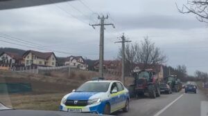 VIDEO – Zeci de tractoare oprite la intrare în Târgu Mureș