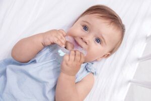 Sfaturi pentru calmarea durerilor asociate erupției dentare la bebeluși