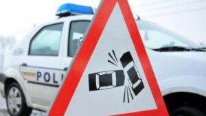 Accident la ieșire din județul Mureș. Un autoturism, răsturnat în urma impactului