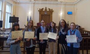 Elevele de la ”Ceușianu”, câștigătoarele concursului „Drepturile și obligațiile în viața de zi cu zi”