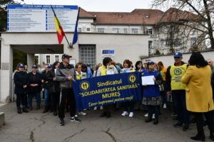 Mureș: Proteste ale sindicaliştilor de la Solidaritatea Sanitară. „Depunem multă muncă, dar nimeni nu pare să observe”