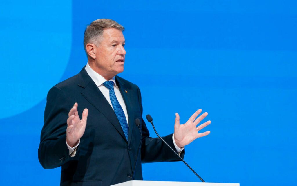 Klaus Iohannis a promulgat legea care interzice vânzarea băuturilor energizante minorilor