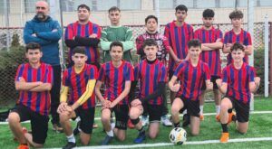Școala Gimnazială Albești, echipă de fotbal pe podium