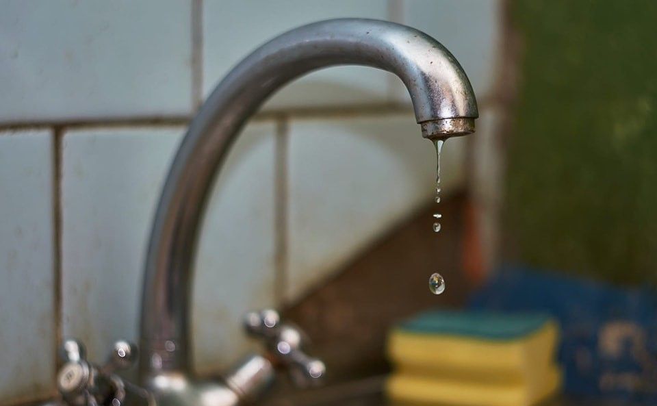 AQUASERV: Sâmbătă se sistează apa în mai multe zone din Târgu Mureș