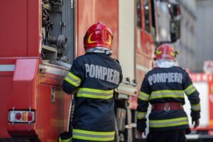 Incendiu puternic la o casă din Sâncraiu de Mureș