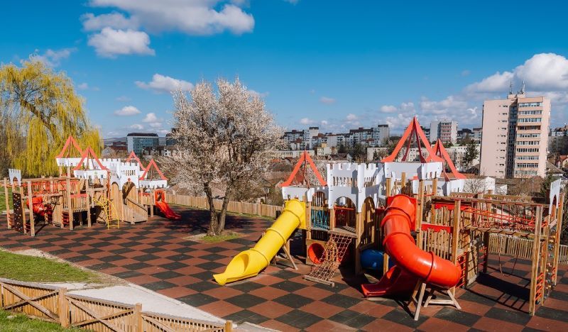 100 de parcuri din Târgu Mureș, curățate și igienizate!