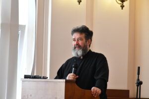Conferință: „Când gândurile devin păcate?”- explicațiile preotului Ciprian Negreanu