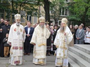 VIDEO. Onoruri acordate de IPS Irineu preoților de la Catedrala „Buna Vestire” din Târgu Mureș
