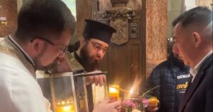 VIDEO: Lumina Sfântă de la Ierusalim, adusă la Târgu Mureș și Sântana de Mureș